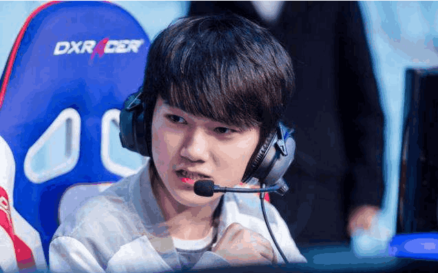 德州扑克后期为何少冒险（德州扑克后期为何不宜轻易冒险）