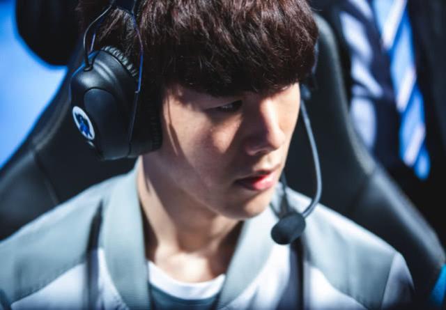 FURIA Esports 击败 Astralis 并晋级 IEM Cologne 2025 的第二阶段